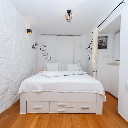 Apartments Vitoria Mali Losinj Luaran gambar