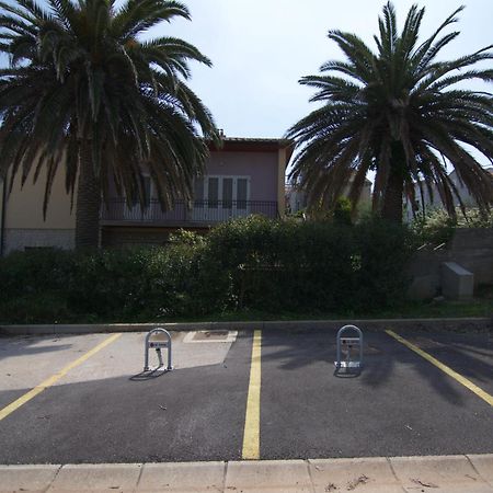 Apartments Vitoria Mali Losinj Luaran gambar